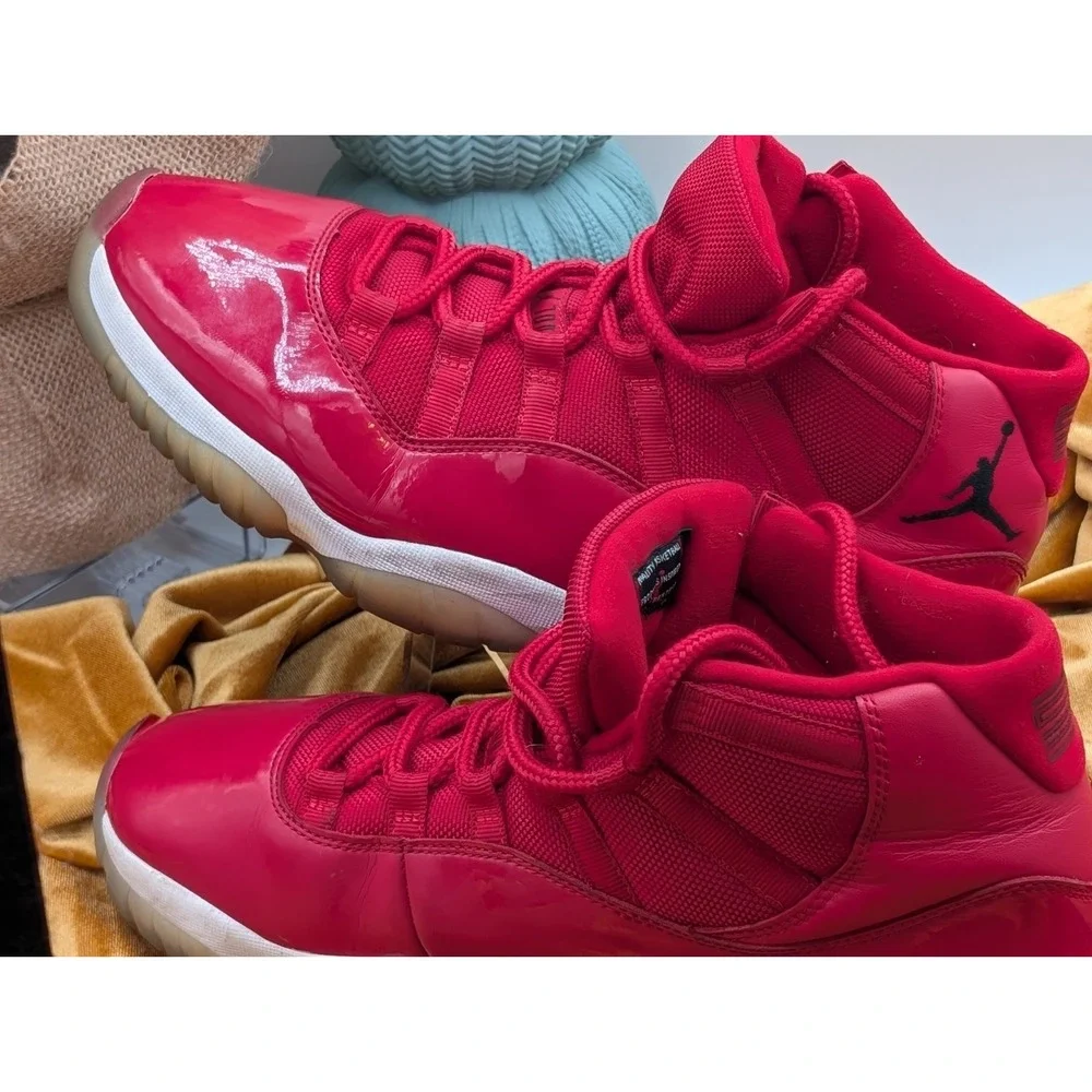 Jordan 11 Retro Win Like 96 Men's Size 9.5 Red Patent Leather Sneakers